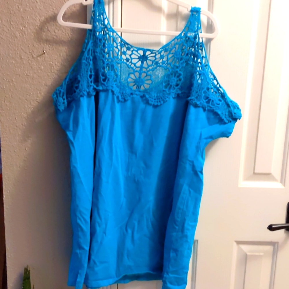 Teal top